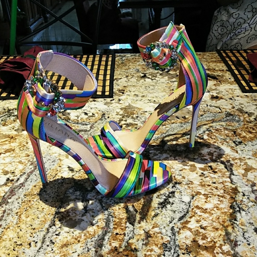 Shoes - Picture 3 of 4